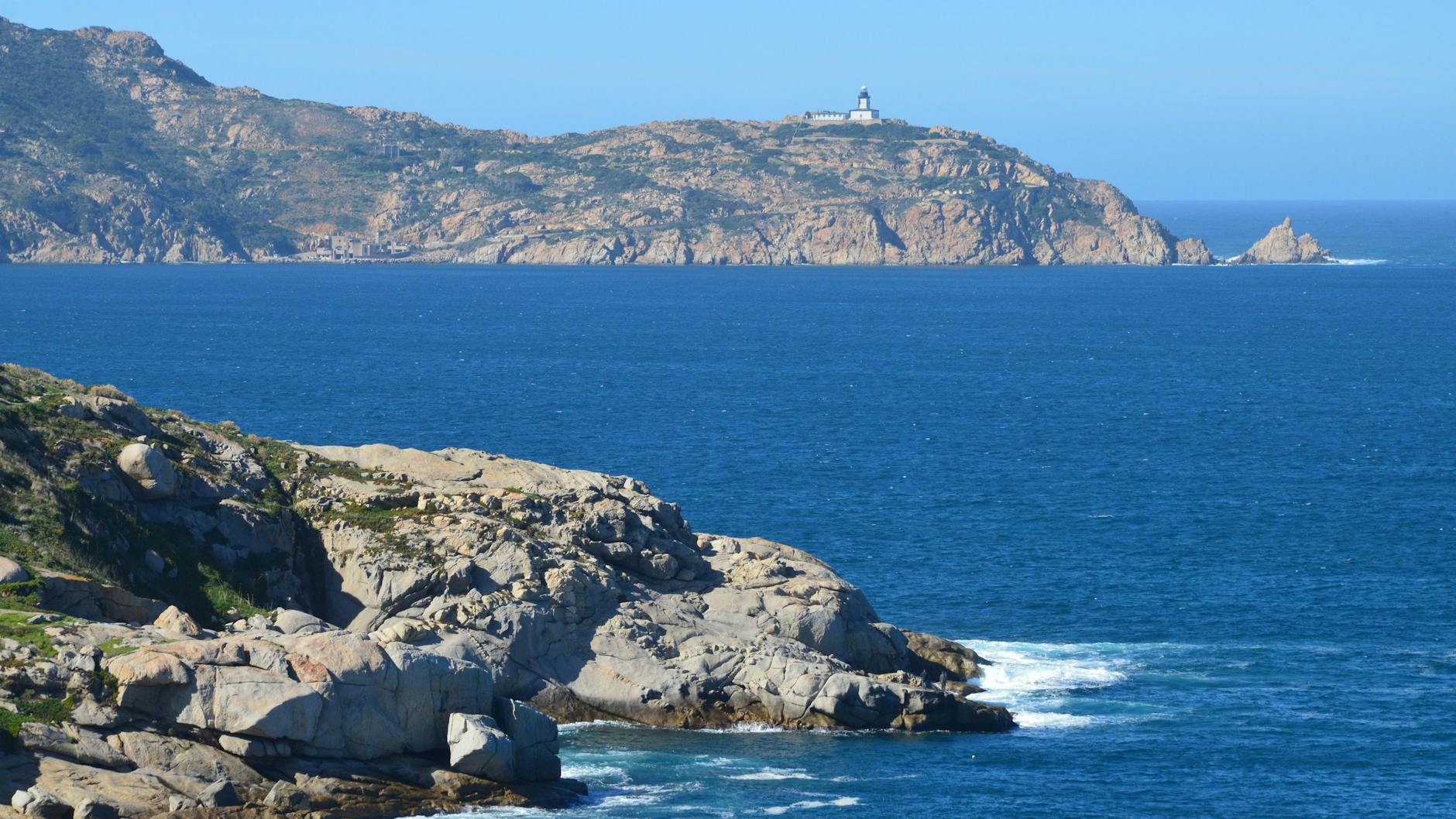 Villa avec piscine face aux falaises blanches de Bonifacio en Corse du Sud