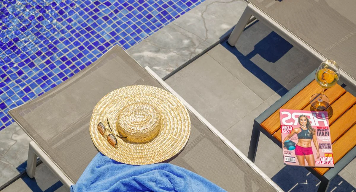 Illustration, location maison vacances avec piscine privée