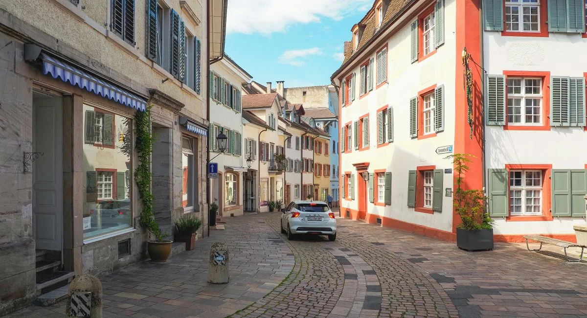 Illustration, quelle rue mène à la rue de leominster dans la ville de saverne