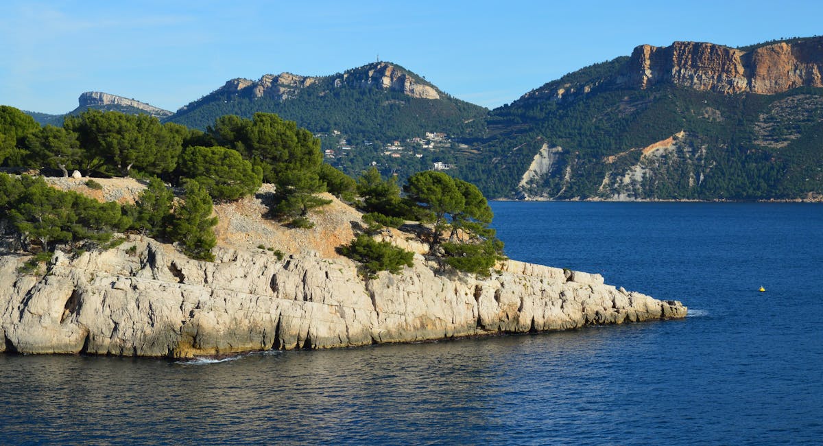 La calanque de Port Miou par l’avenue des Calanques à Cassis, ce que les sites institutionnels taisent