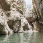 Vue aérienne des gorges du Verdon depuis la terrasse d'un hôtel en Provence