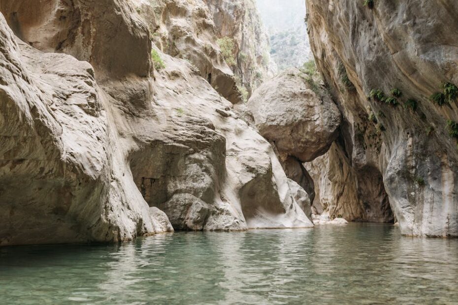 Vue aérienne des gorges du Verdon depuis la terrasse d'un hôtel en Provence
