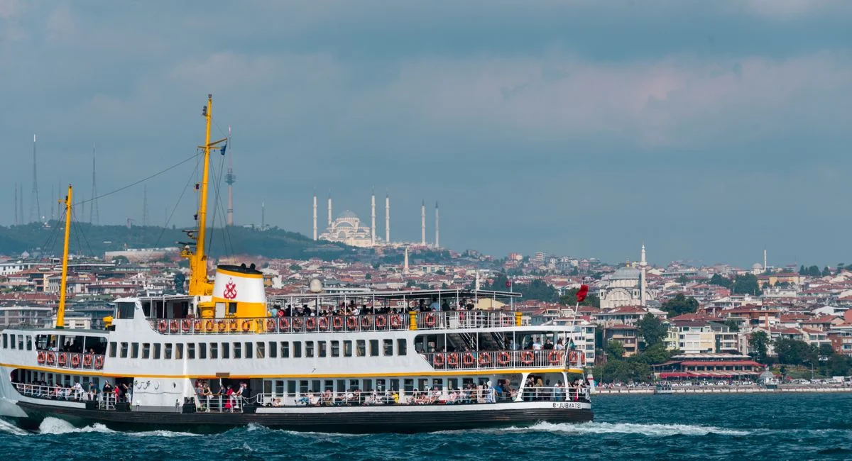 Illustration, voyager à istanbul en ce moment